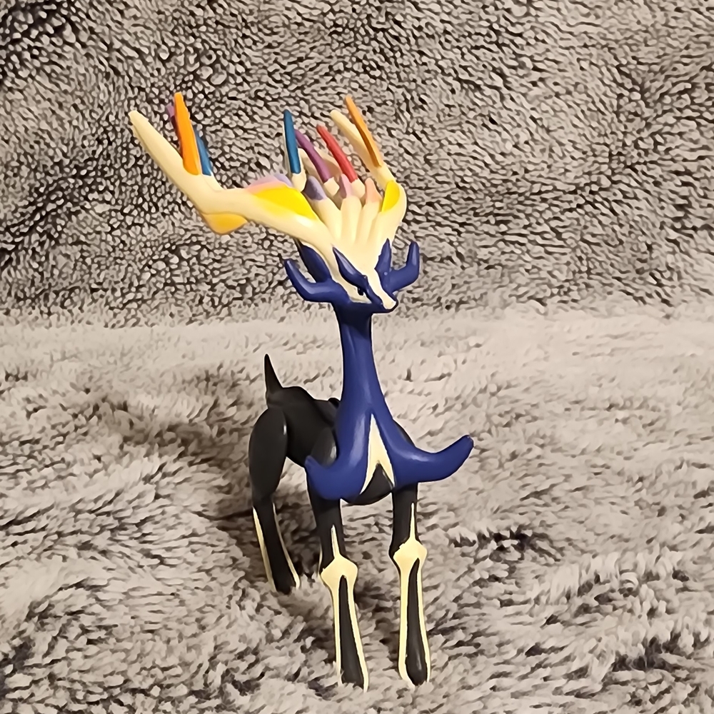 Pokémon Nintendo XERNEAS Tomy action figure.